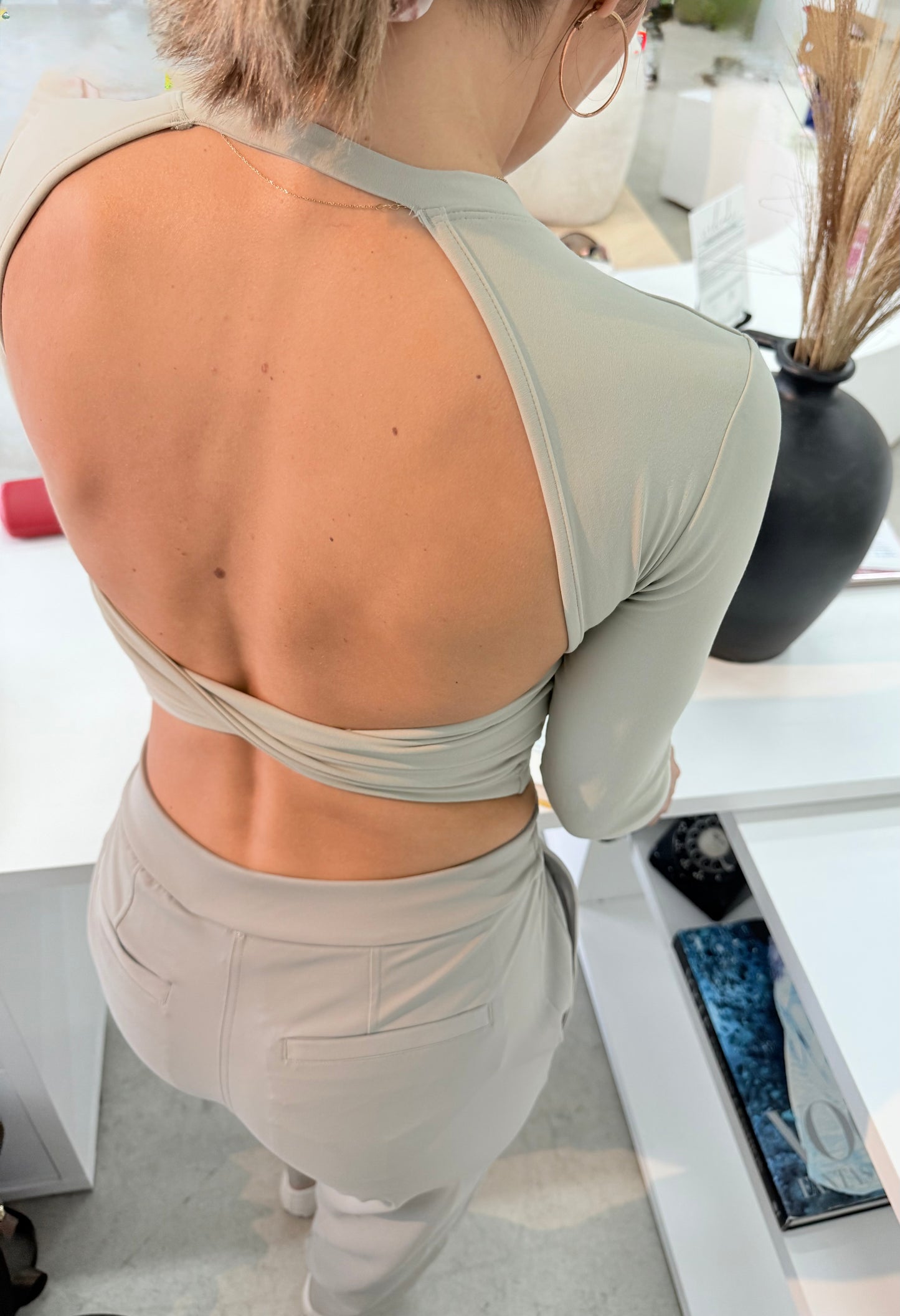 Chandail Open Back Sauge